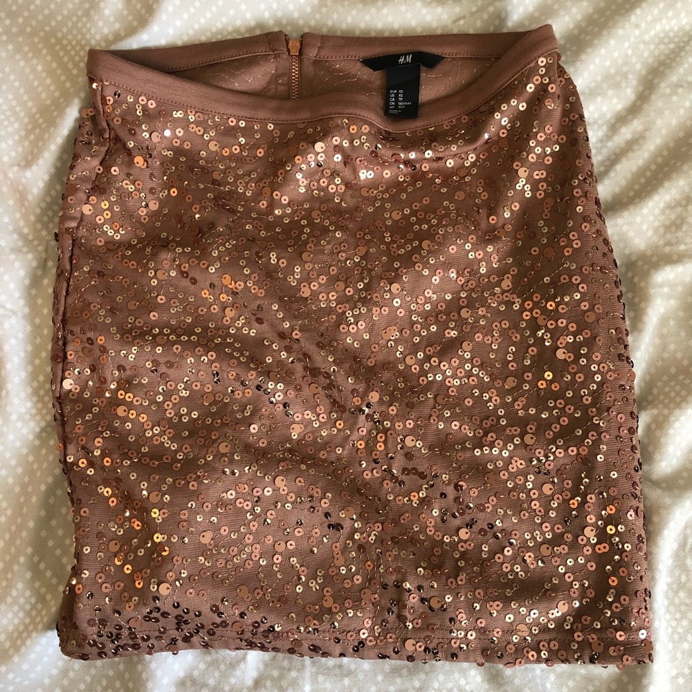 XS H&M sequin Rose-gold zip up skirt